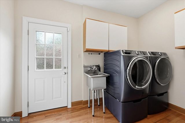 10105 WALKER LAKE DR, Great Falls, VA 22066