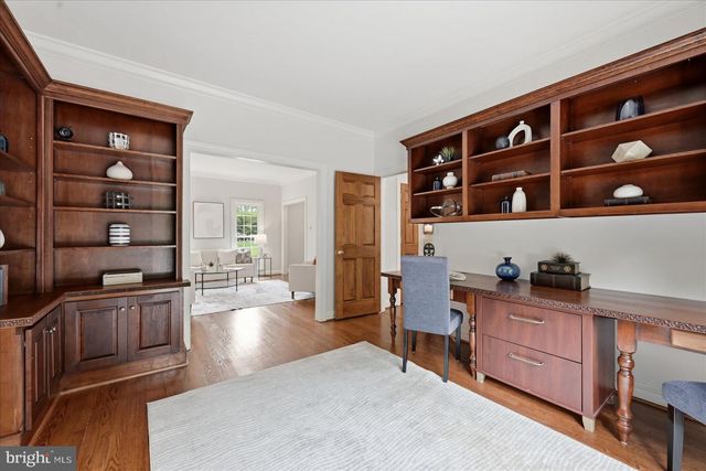 10105 WALKER LAKE DR, Great Falls, VA 22066