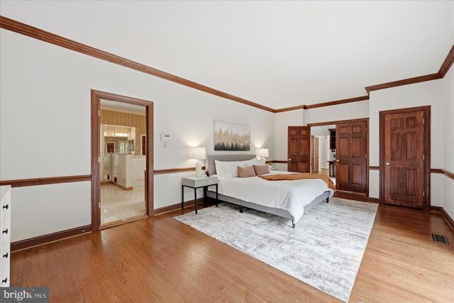 10105 WALKER LAKE DR, Great Falls, VA 22066