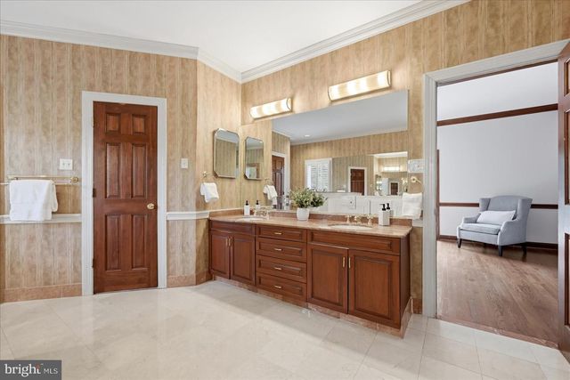 10105 WALKER LAKE DR, Great Falls, VA 22066