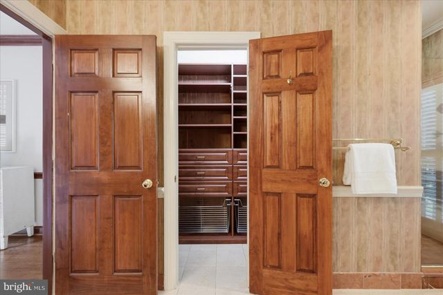 10105 WALKER LAKE DR, Great Falls, VA 22066
