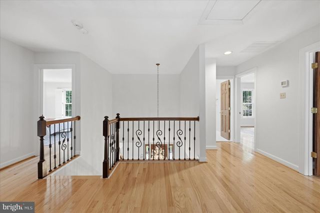 10105 WALKER LAKE DR, Great Falls, VA 22066