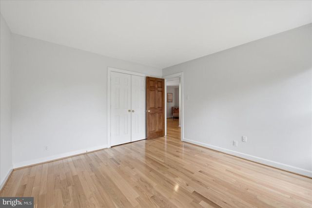 10105 WALKER LAKE DR, Great Falls, VA 22066