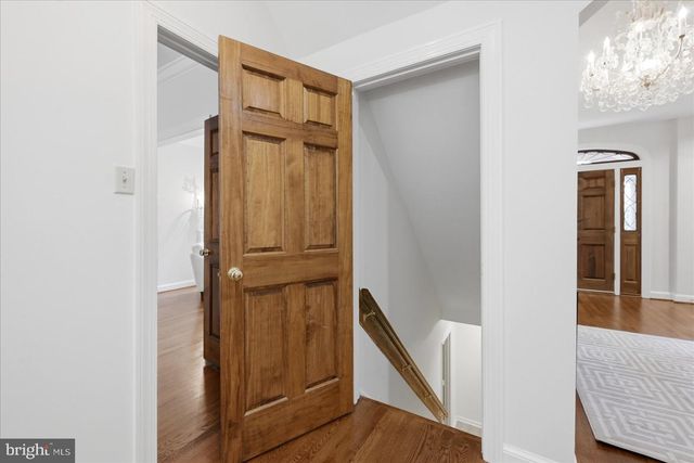 10105 WALKER LAKE DR, Great Falls, VA 22066