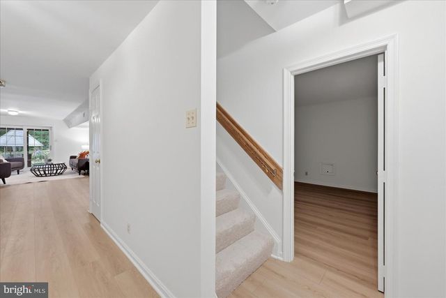 10105 WALKER LAKE DR, Great Falls, VA 22066