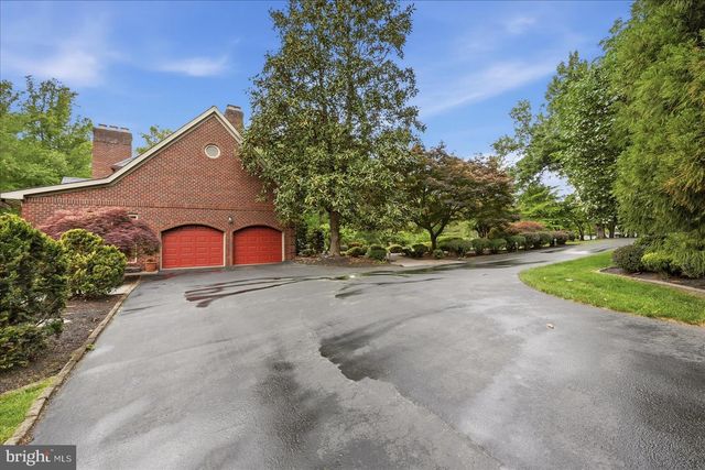 10105 WALKER LAKE DR, Great Falls, VA 22066