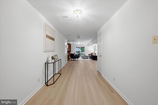 10105 WALKER LAKE DR, Great Falls, VA 22066