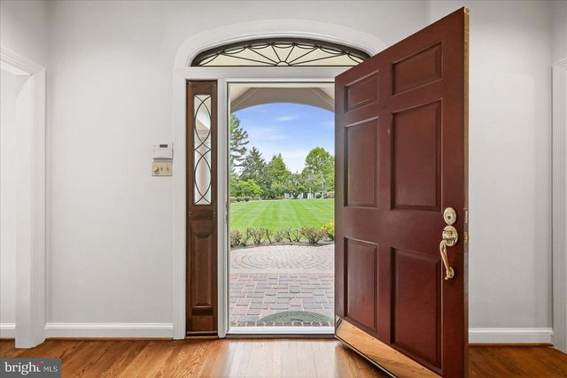 10105 WALKER LAKE DR, Great Falls, VA 22066