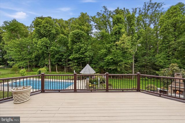 10105 WALKER LAKE DR, Great Falls, VA 22066