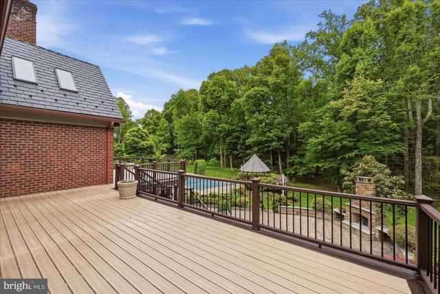 10105 WALKER LAKE DR, Great Falls, VA 22066