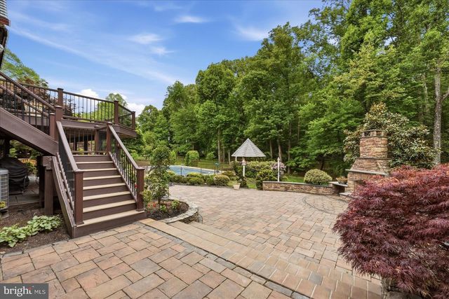 10105 WALKER LAKE DR, Great Falls, VA 22066