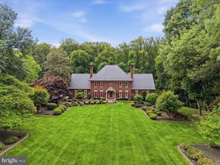 10105 WALKER LAKE DR, Great Falls, VA 22066