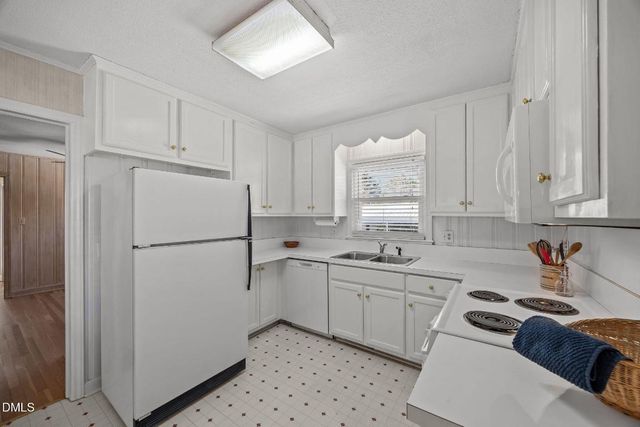 1518 Sherwood Drive, Burlington, NC 27215