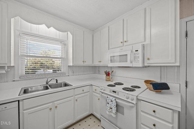 1518 Sherwood Drive, Burlington, NC 27215