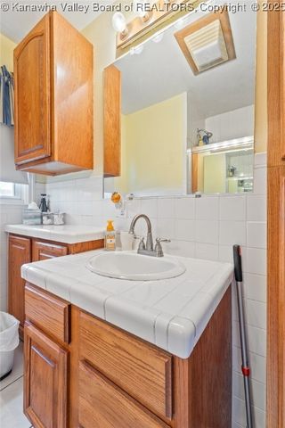 2027 7th Avenue, St Albans, WV 25177