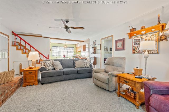 2027 7th Avenue, St Albans, WV 25177