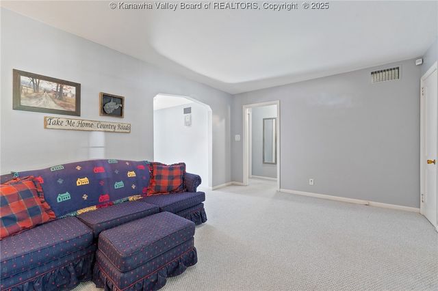 2027 7th Avenue, St Albans, WV 25177