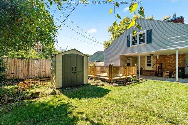 2027 7th Avenue, St Albans, WV 25177