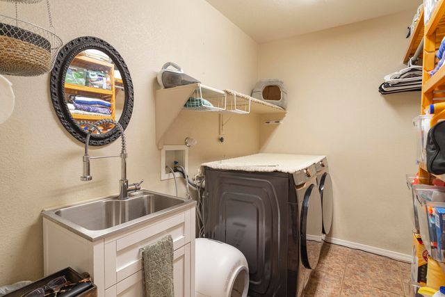 5801 Mesa Sombra Place NW, Albuquerque, NM 87120