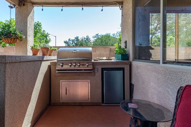 5801 Mesa Sombra Place NW, Albuquerque, NM 87120