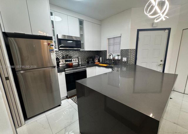 18306 NW 68th Ave A, Hialeah, FL 33015