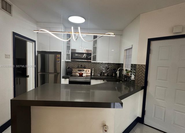 18306 NW 68th Ave A, Hialeah, FL 33015