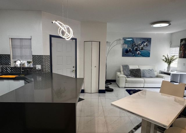 18306 NW 68th Ave A, Hialeah, FL 33015
