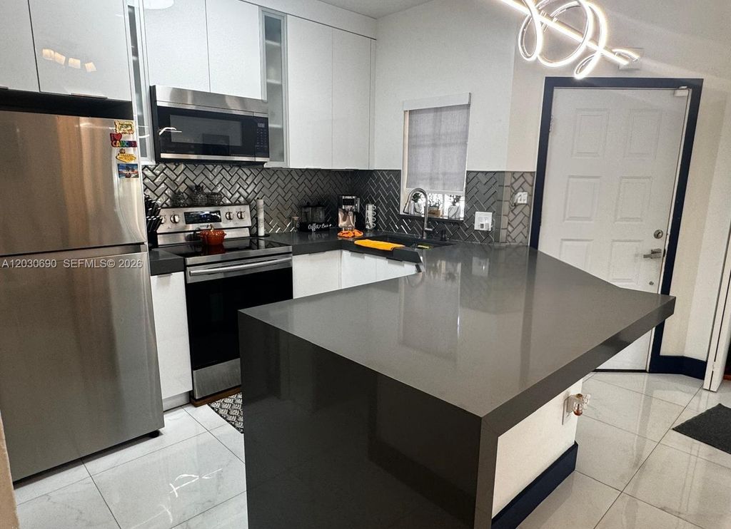 18306 NW 68th Ave A, Hialeah, FL 33015