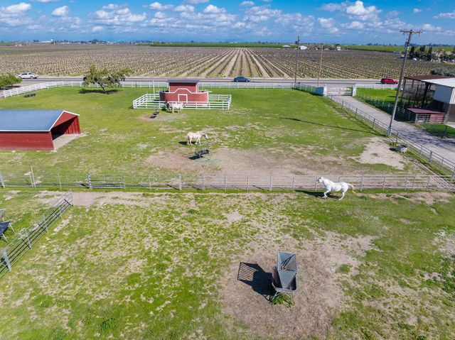 14901 S Highland Ave, Selma, CA 93662