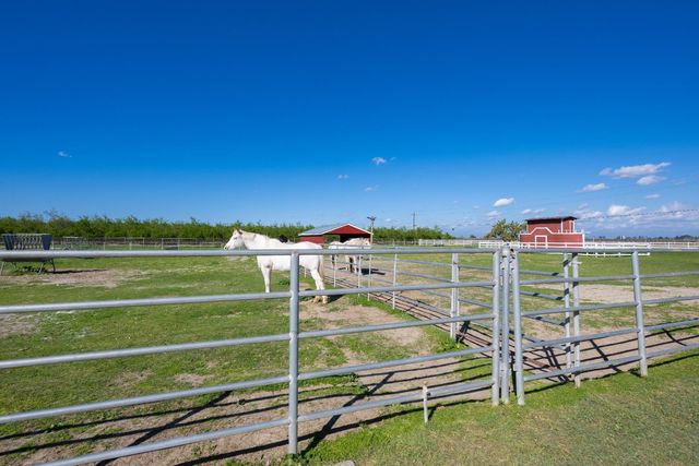 14901 S Highland Ave, Selma, CA 93662