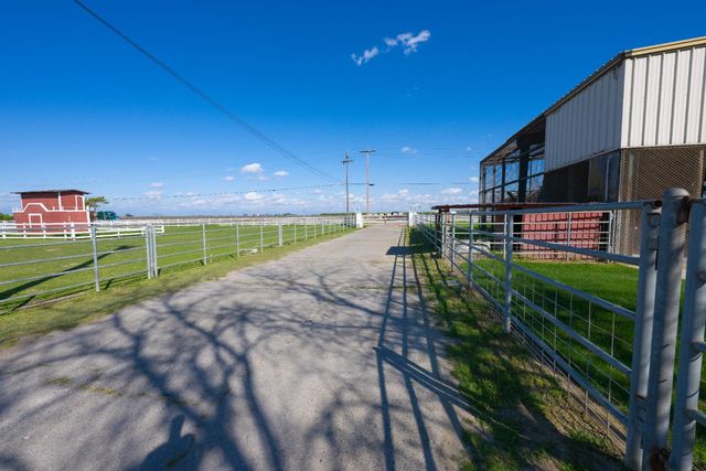 14901 S Highland Ave, Selma, CA 93662