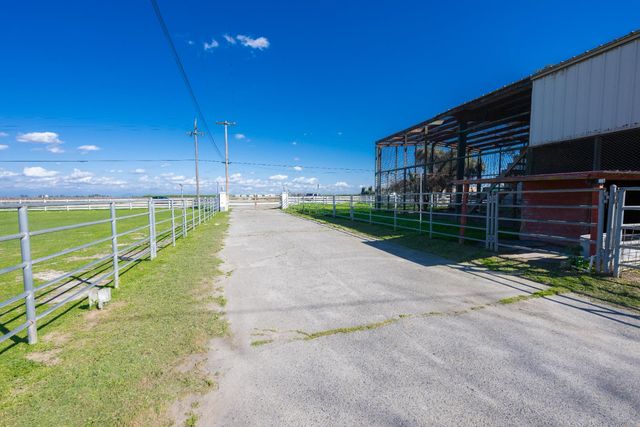 14901 S Highland Ave, Selma, CA 93662