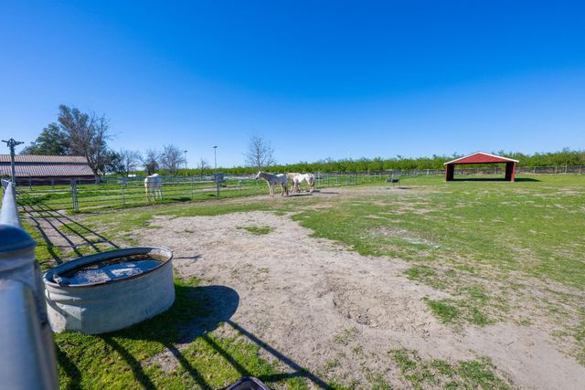 14901 S Highland Ave, Selma, CA 93662