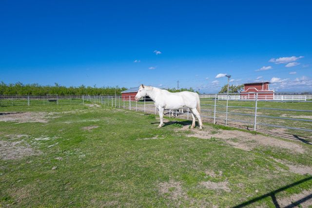 14901 S Highland Ave, Selma, CA 93662