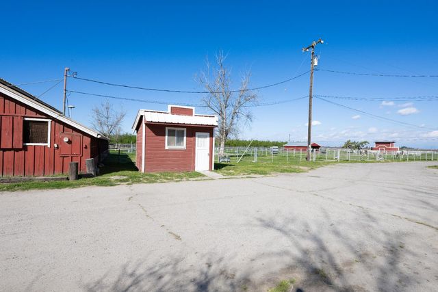 14901 S Highland Ave, Selma, CA 93662