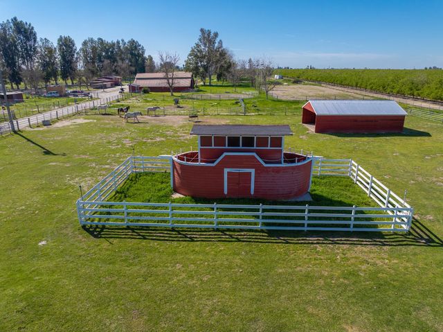 14901 S Highland Ave, Selma, CA 93662