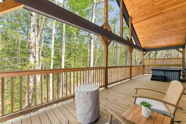 162 Hickory Ridge Drive, Cleveland, GA 30528