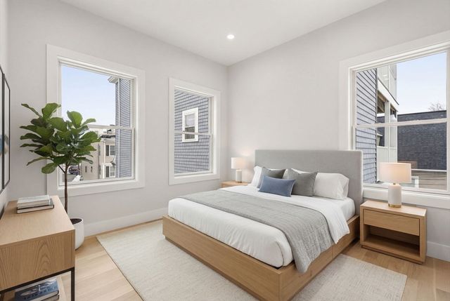 147 W 8th St, Boston, MA 02127