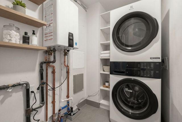 147 W 8th St, Boston, MA 02127