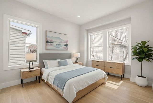 147 W 8th St, Boston, MA 02127