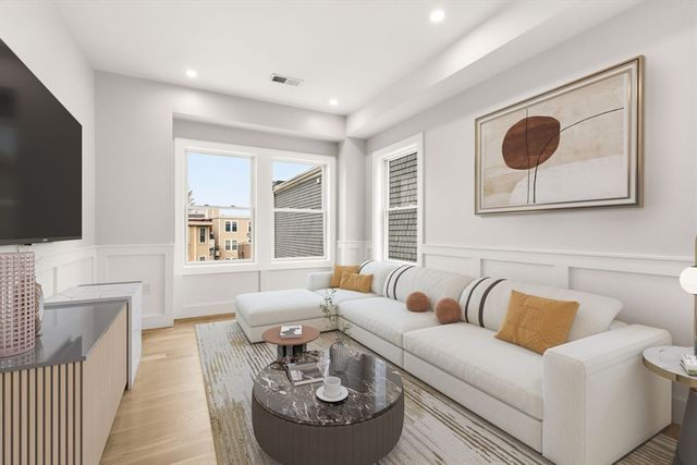 147 W 8th St, Boston, MA 02127