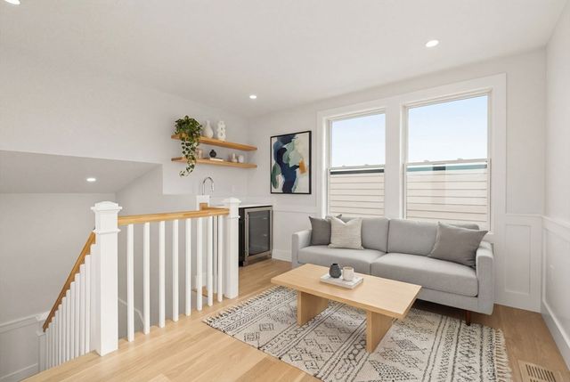 147 W 8th St, Boston, MA 02127