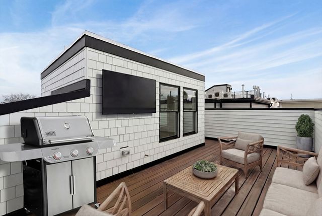 147 W 8th St, Boston, MA 02127