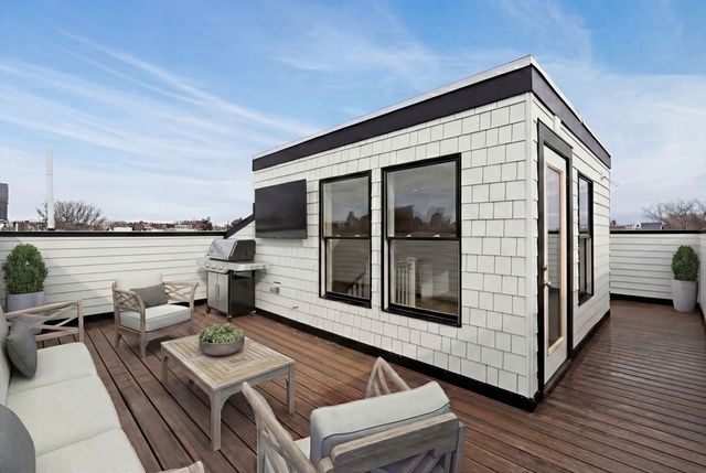 147 W 8th St, Boston, MA 02127