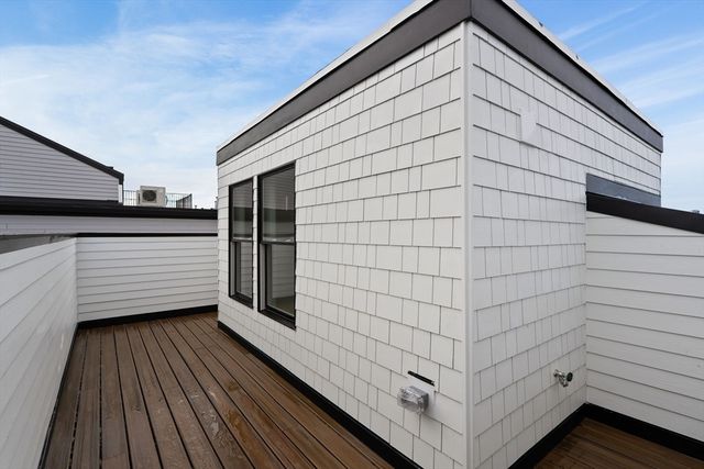 147 W 8th St, Boston, MA 02127