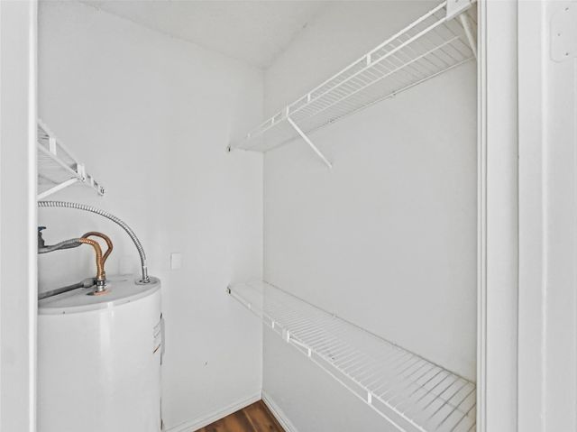 7126 Holly Hill Drive 304, Dallas, TX 75231