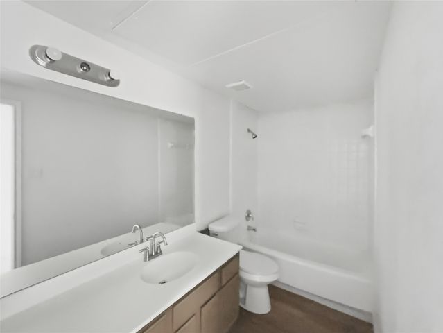 7126 Holly Hill Drive 304, Dallas, TX 75231