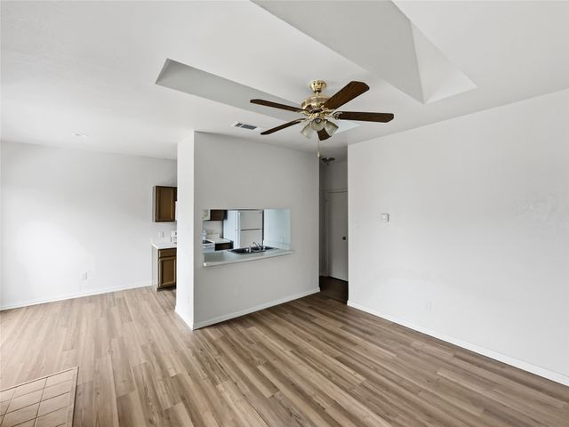 7126 Holly Hill Drive 304, Dallas, TX 75231