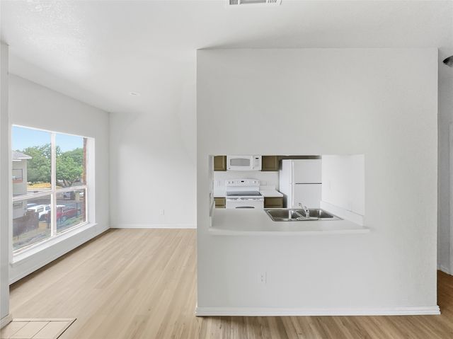 7126 Holly Hill Drive 304, Dallas, TX 75231