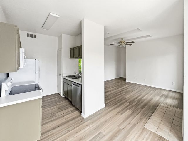 7126 Holly Hill Drive 304, Dallas, TX 75231